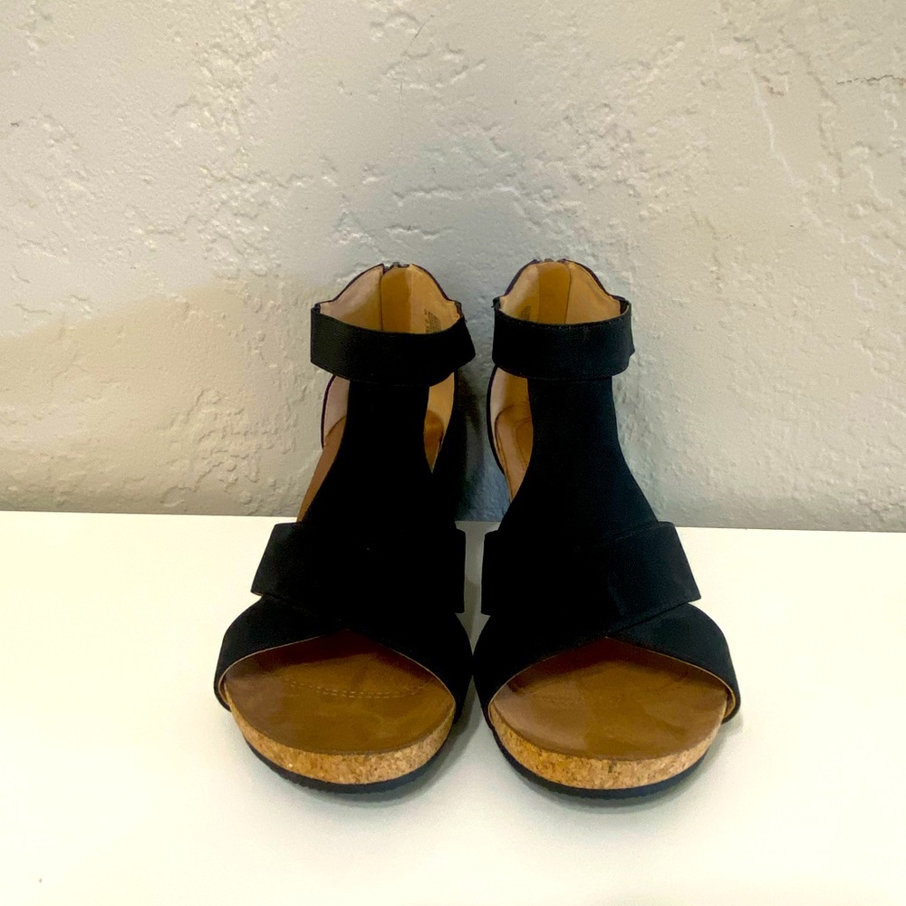 Adrienne Vittadini black wedges